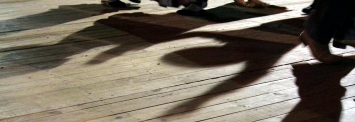 PAPERA 2012 - Sombra de racho folclórico a dançar em cima de estrado de madeira