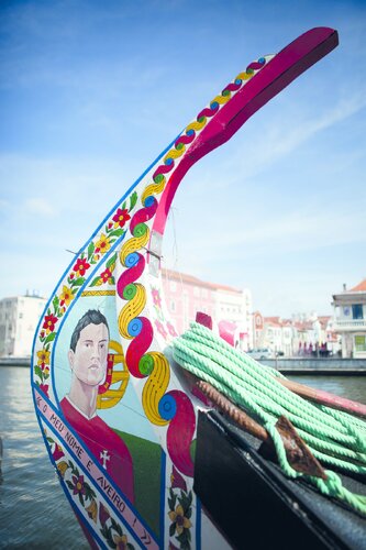 barco moliceiro com imagem de Cristiano Ronaldo
