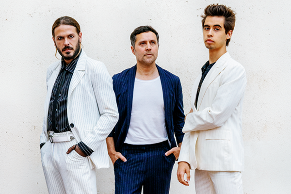 site_out_25_fingertips