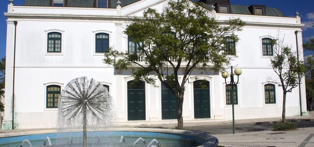 biblioteca_municipal_olb_2000px