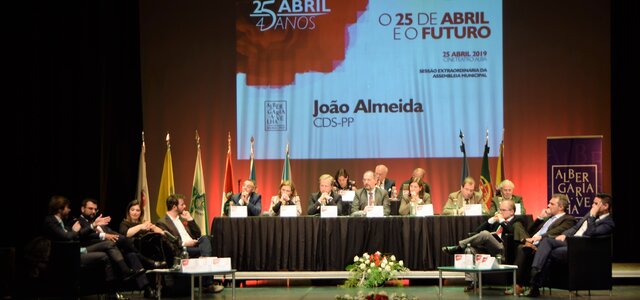 25_abril_descentralizacao