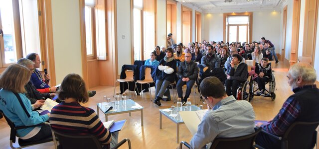 sala_cheia_seminario_desporto_adaptado