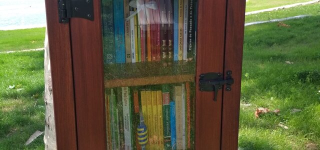 pequena_biblioteca_parque_urbano