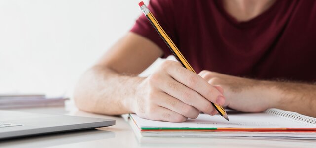 estudantes_universitarios___freepik