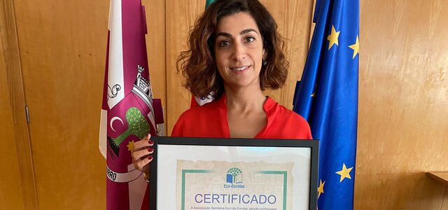 lilia_ana_aguas_com_o_certificado_eco_escolas_35