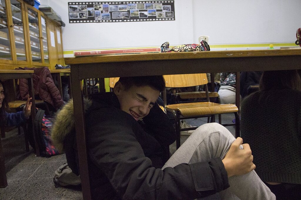 BAIXAR, PROTEGER E AGUARDAR FORAM OS GESTOS PRATICADOS EM VAGOS