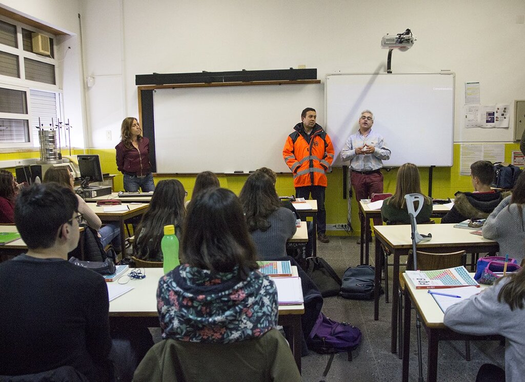 BAIXAR, PROTEGER E AGUARDAR FORAM OS GESTOS PRATICADOS EM VAGOS