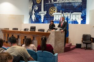 Assinatura dos contratos com as Associações de Pais do Município