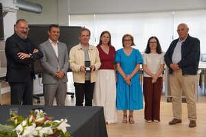 entrega_de_lembranca_a_universidade_de_aveiro