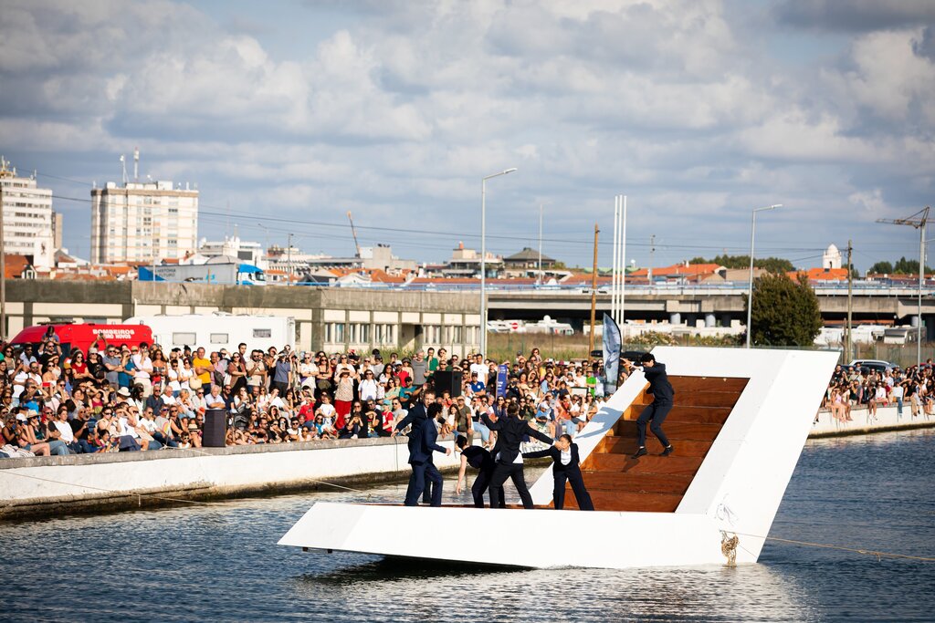 dia_19_theweightofwater___0016