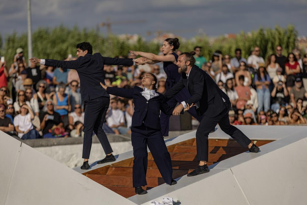 dia_19_weightofwatert___0031