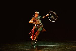 "Y - A Ânsia de Voar",  de Yldor LLach