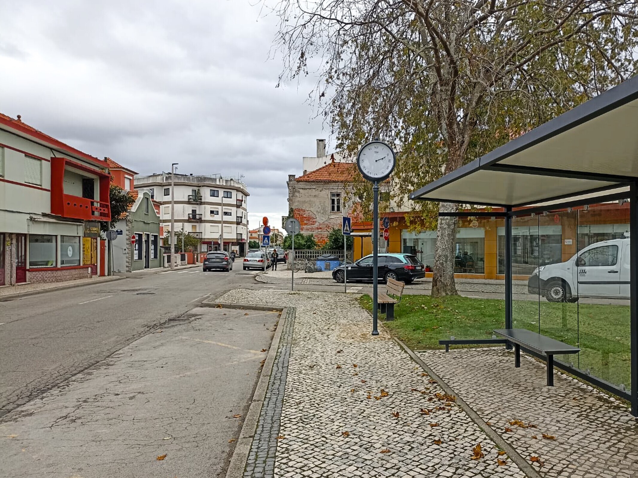 Relógio colocado na Praça St. John's na Gafanha da Nazaré