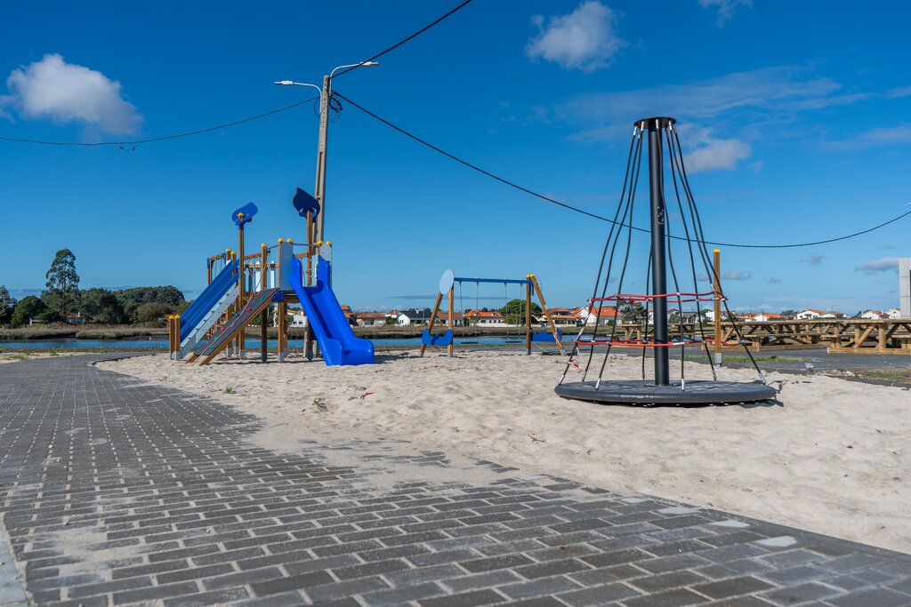 Parque infantil no Posto Náutico da Barquinha