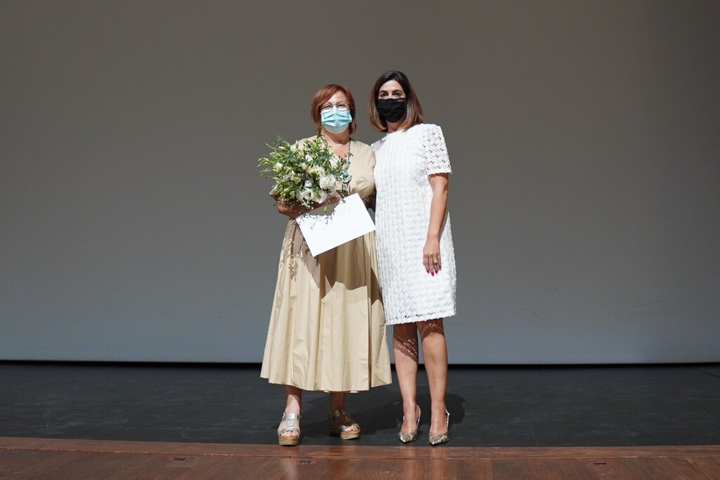 vereadora_da_educacao_entrega_voto_de_louvor_a_julia_gradeco