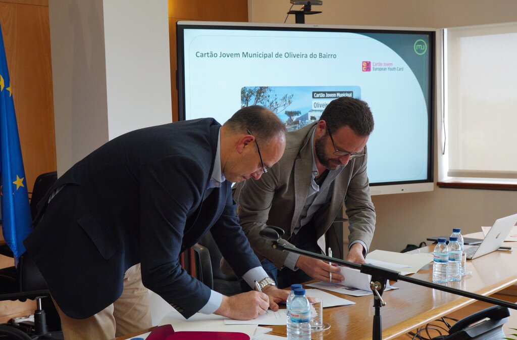 Assinatura Acordo Cartão Jovem