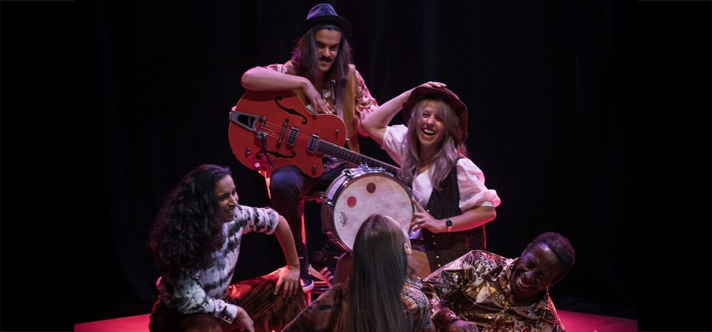 Teatro “Manta de Retalhos” - Salão da Junta de Freguesia do Bunheiro