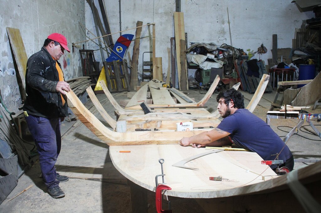  MESTRE MARCO SILVA CONSTRÓI NOVO BARCO MOLICEIRO TRADICIONAL