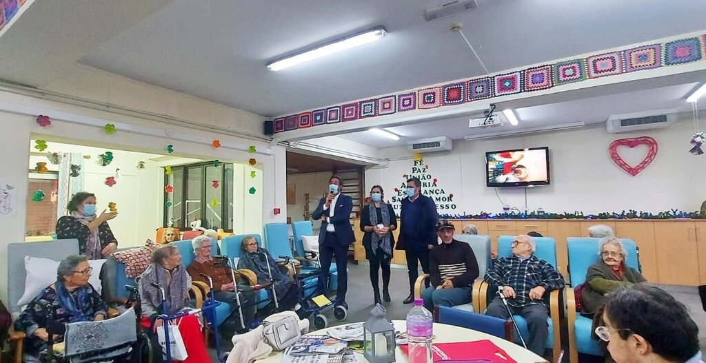 MUNICÍPIO OFERECE PRENDA AOS IDOSOS DAS INSTITUIÇÕES LOCAIS