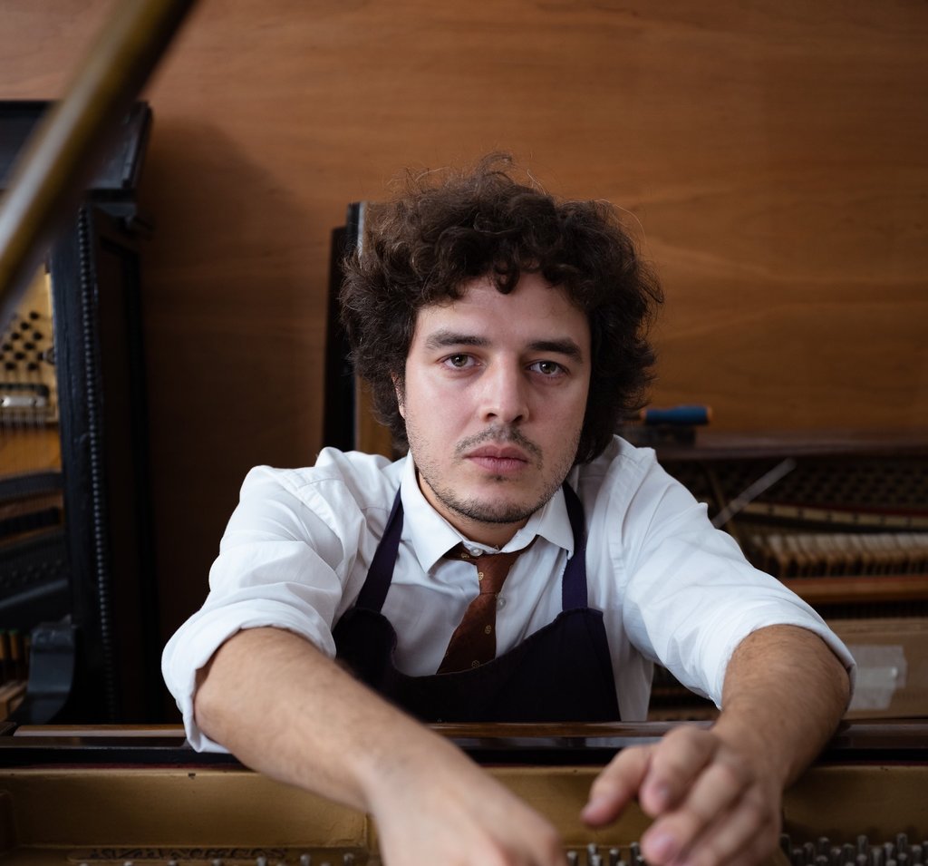 Tomás Wallenstein ao piano no Cineteatro Alba