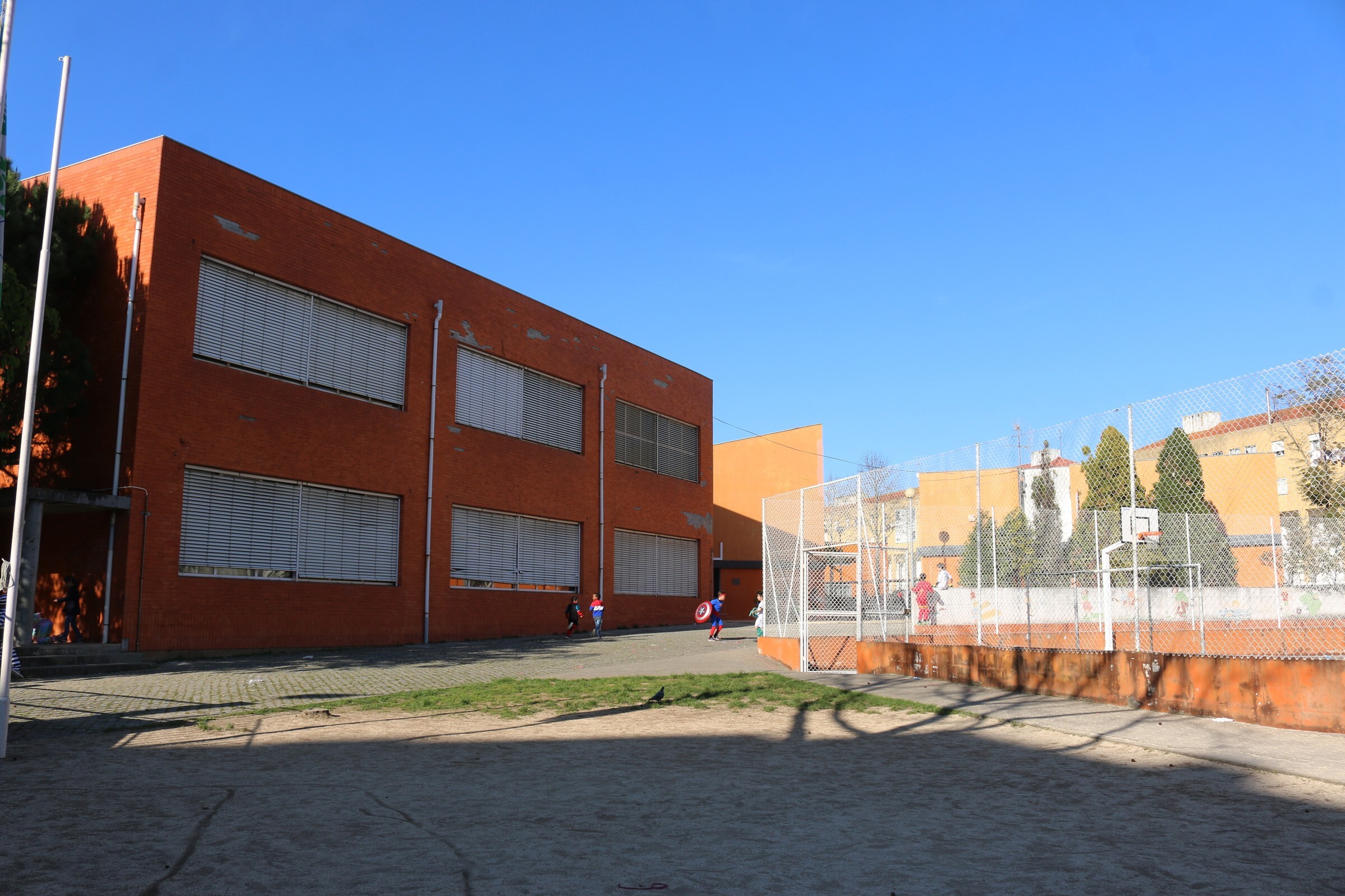 Aberto novo concurso público para a requalificação do Centro Escolar de Santiago