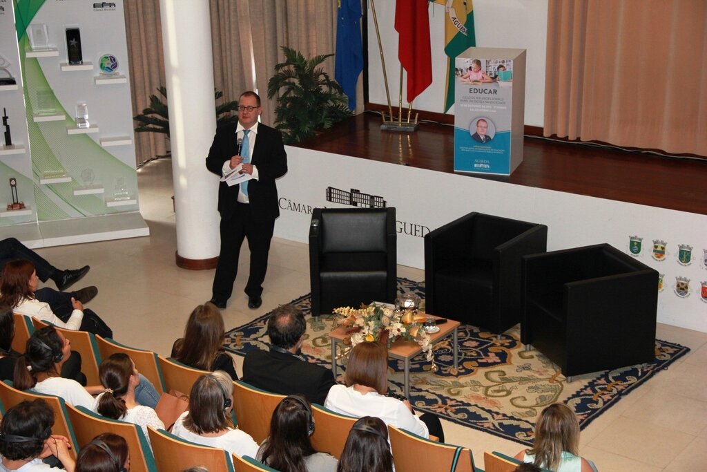 Salão Nobre lotado para conhecer Sistema de Educação Finlandês