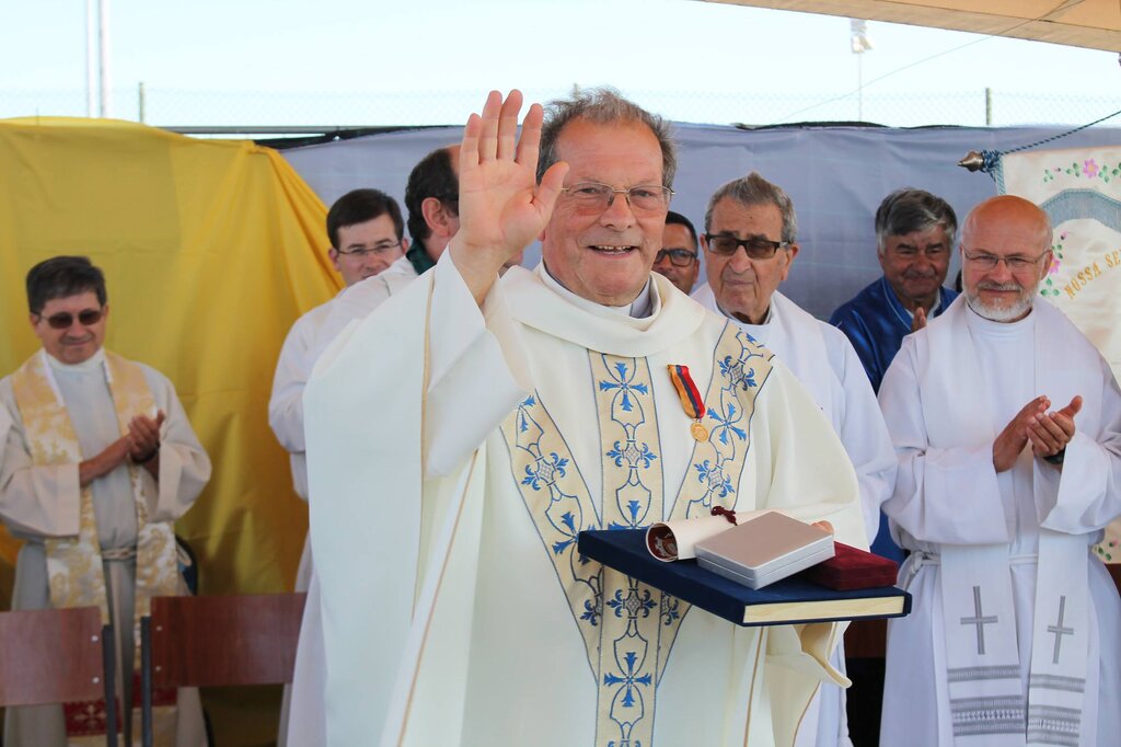 NOTA DE PESAR PELO FALECIMENTO DO PADRE ANTÓNIO GRAÇA DA CRUZ