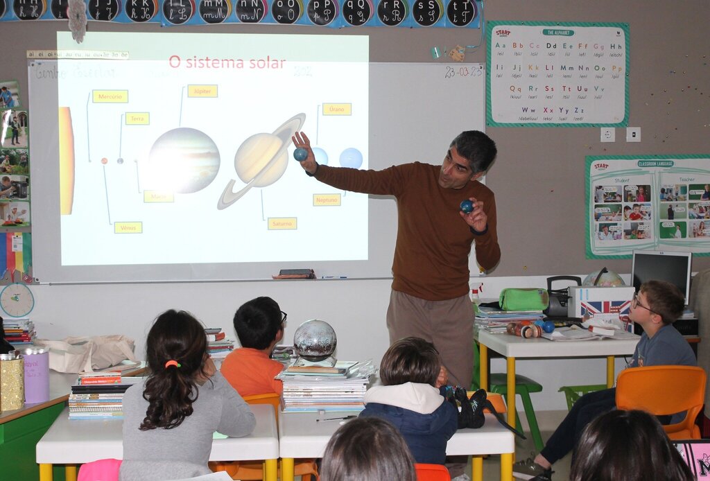 JOSÉ MATOS FALOU DE ASTRONOMIA AOS ALUNOS DA MURTOSA