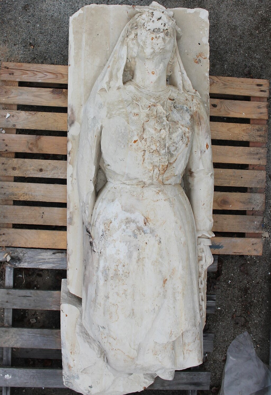 DESCOBERTA A ESTÁTUA DA VARINA DESAPARECIDA