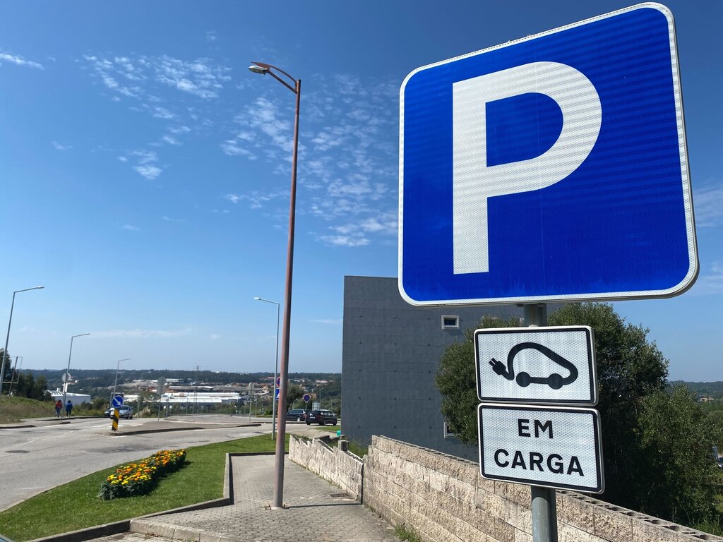 Postos de carregamento de veículos elétricos | Licenciamento para a atribuição de licenças