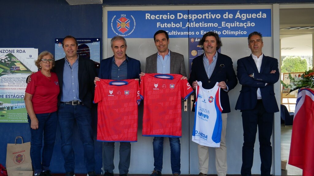 Pista coberta de tartan e cobertura dos campos de Padel inaugurados