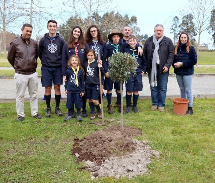 TRÊS OLIVEIRAS DE PAZ E DE ESPERANÇA PLANTADAS NO SANTUÁRIO  DE NOSSA SENHORA DE VAGOS