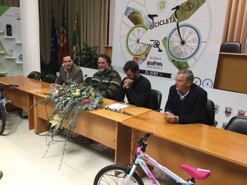 Mobilidade :: Câmara Municipal entrega bicicletas do Projeto Águeda + Bicicletas