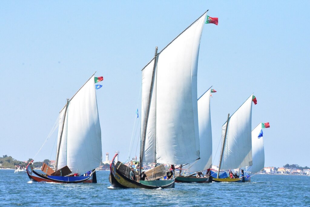 PRAIA DO MONTE BRANCO RECEBE CONCURSO DE PAINÉIS E PARTIDA DA GRANDE REGATA DOS MOLICEIROS DA REG...
