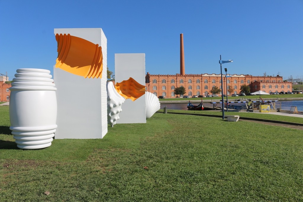 Confraria dos Ovos Moles de Aveiro doa peça cerâmica de autoria de Bordalo Pinheiro