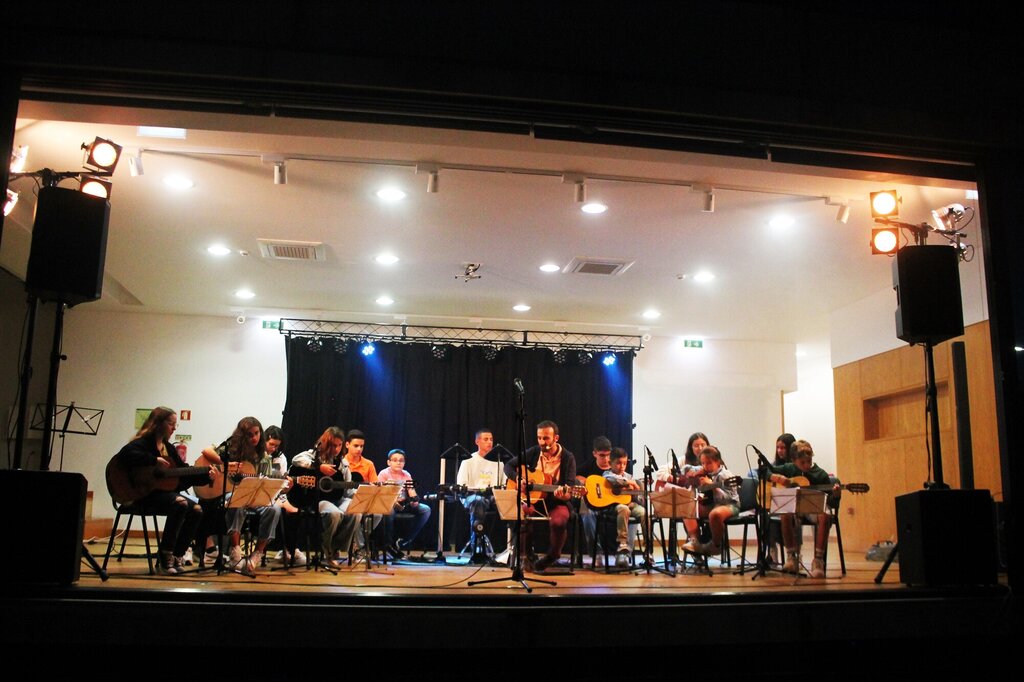 TIAGO AMADOR & AMIGOS ATUARAM NA OFICINA DE ARTES