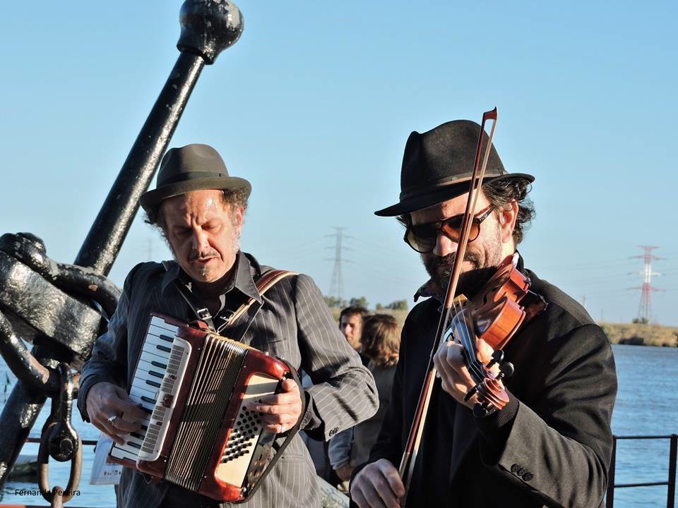 Às Sextas na Praça