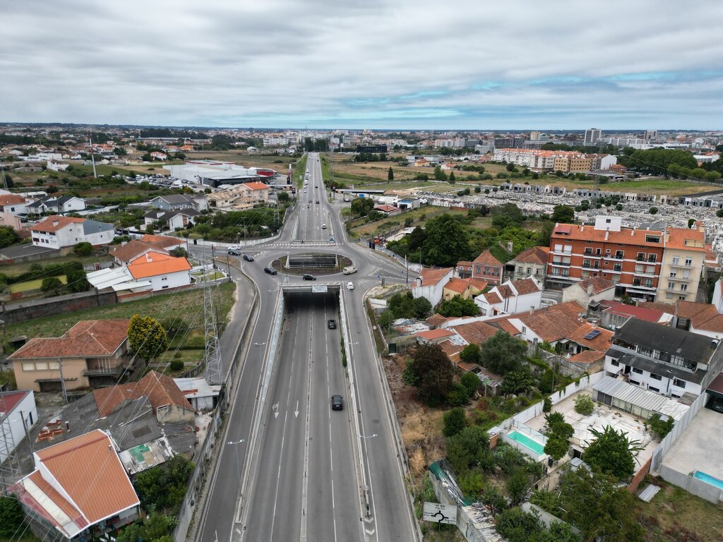 Limpeza do viaduto de Esgueira na Avenida Europa 