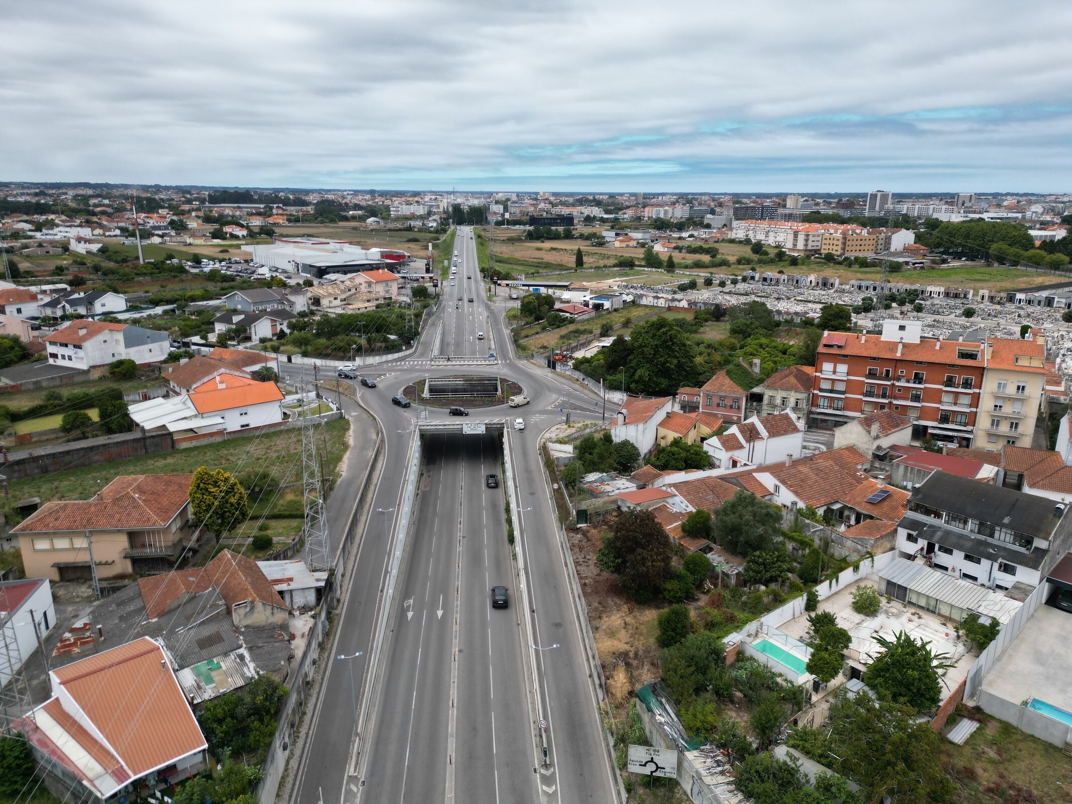 Limpeza do viaduto de Esgueira na Avenida Europa 