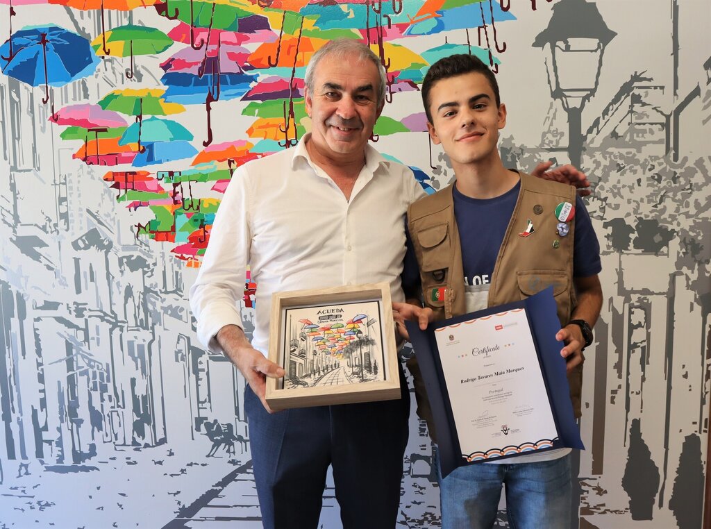 Câmara de Águeda recebe aluno premiado nas Olimpíadas Internacionais de Biologia