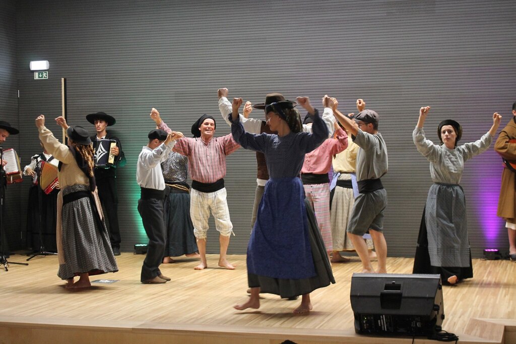 ANDORINHAS DE SÃO SILVESTRE EXALTARAM A TRADIÇÃO MARINHOA NA ASSEMBLEIA THEATRO DA TORREIRA