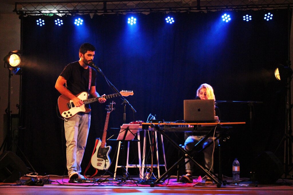 MIGUEL CORDEIRO E SARA NUNES TROUXERAM O ROCK ALTERNATIVO À OFICINA DE ARTES