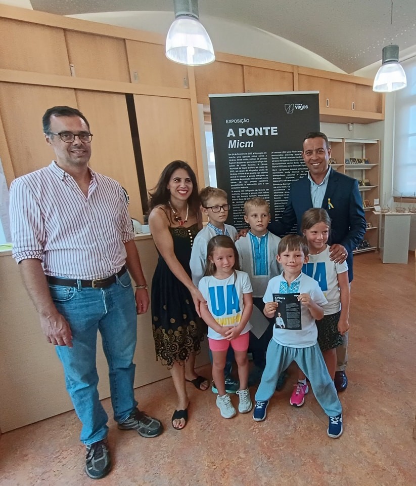 EXPOSIÇÃO “A PONTE” FOI INAUGURADA ONTEM NA  BIBLIOTECA MUNICIPAL DE VAGOS