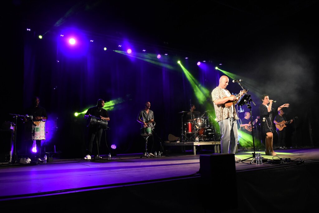 SAMBA DA RIA ENCHERAM O LARGO DA VARINA COM OS RITMOS QUENTES DO BRASIL