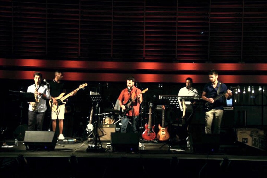 Às Sextas na Praça com Síndrome B