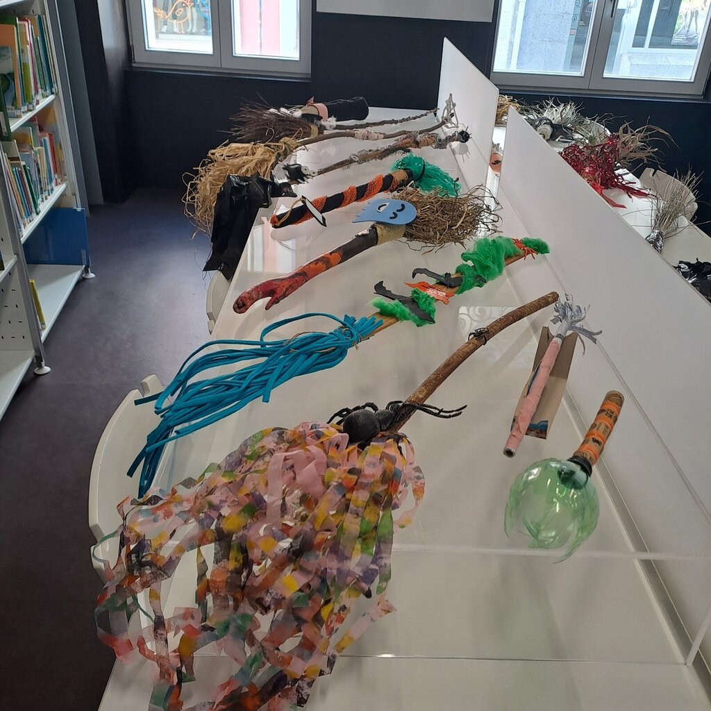  EXPOSIÇÃO DE VASSOURAS DE HALLOWEEN 