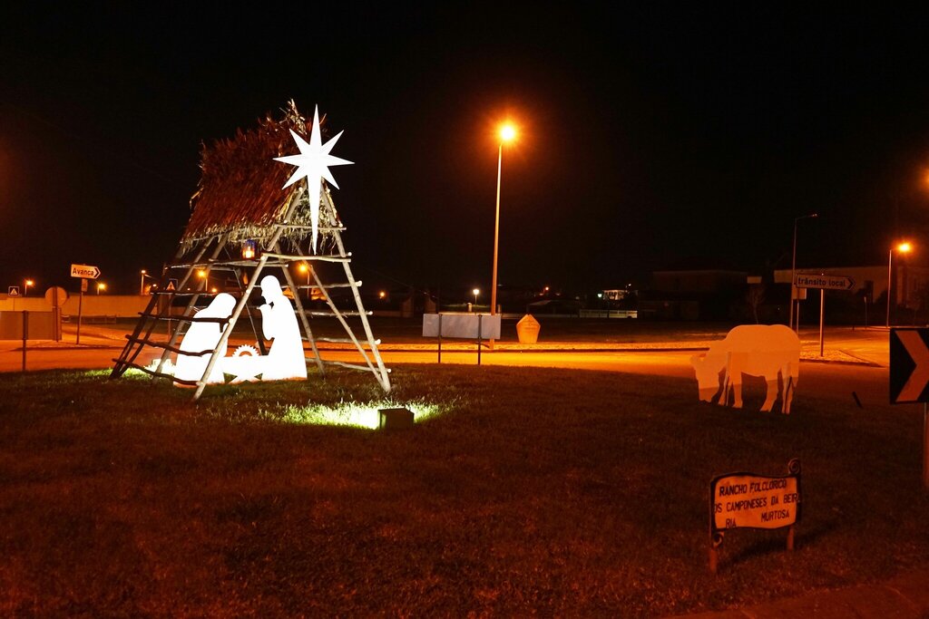 COLETIVIDADES MURTOSEIRAS DECORAM ESPAÇO PÚBLICO COM MOTIVOS NATALÍCIOS