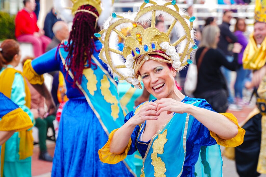 Milhares de pessoas no desfile de Carnaval
