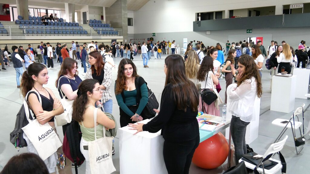 Profissionais apresentam os seus ofícios a alunos do Secundário