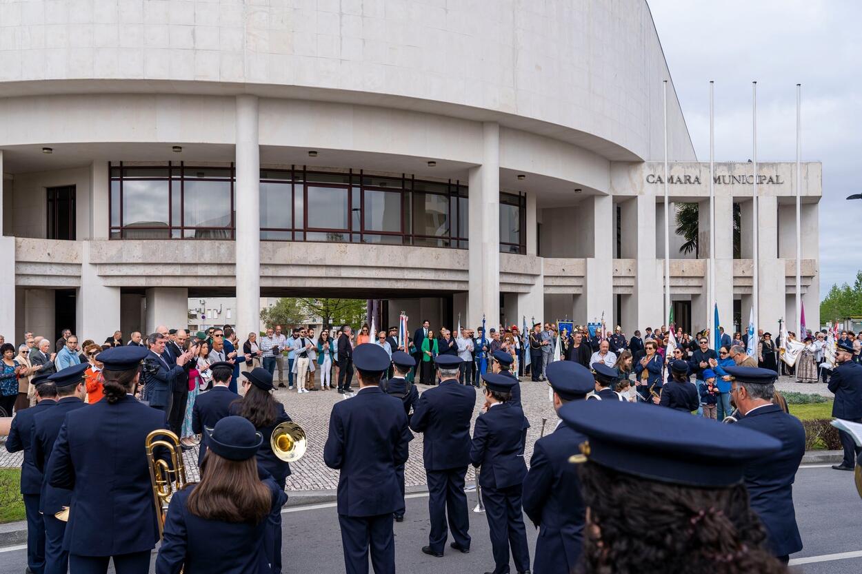 Município de Ílhavo condecora 14 personalidades e assinala os 50 anos do 25 de abril no Feriado M...